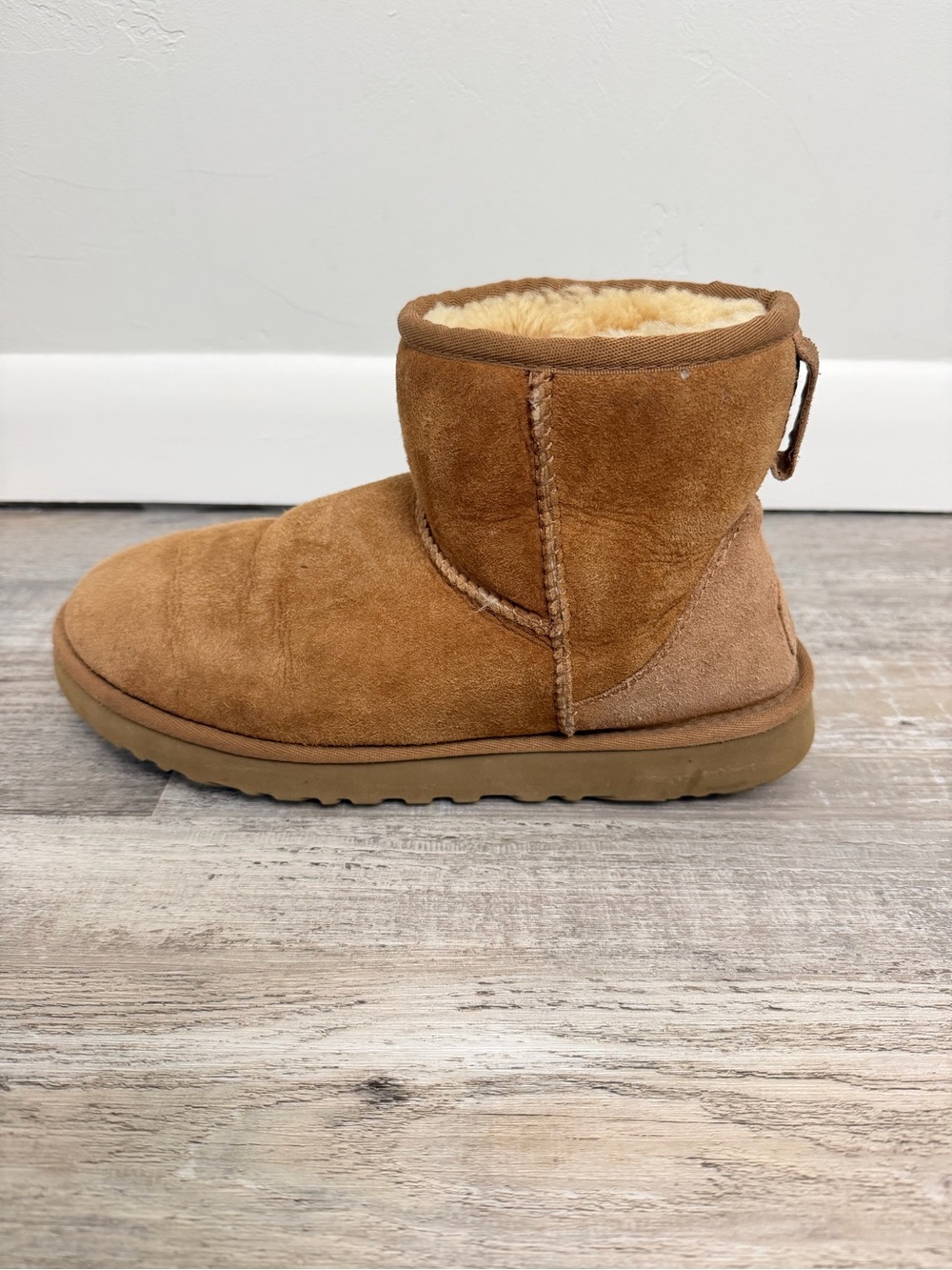UGG Women’s Classic Mini II Boots, Chestnut-size 9